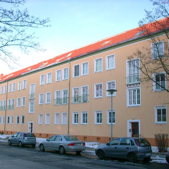 Mehrfamilienhaus der Wohnanlage Westrandbebauung Gebrüder-Grimm-Straße 2a, 2b, 2c