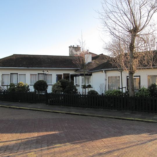 Villa in een door de Amerikaanse architect Frank Lloyd Wright beïnvloede stijl