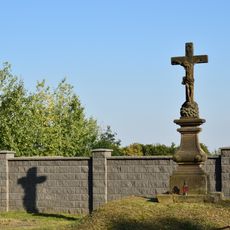 Kamenný kříž u hřbitova v Místě