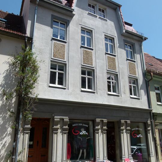 Wohnhaus mit Laden in geschlossener Bebauung Bahnhofstraße 3