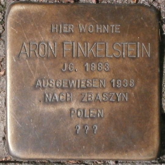 Stolperstein en memoria de Aron Finkelstein