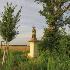 Socha svatého Jana Nepomuckého v Lanžhotě u polní cesty