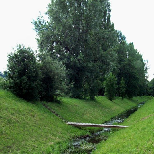 Lávka přes Pšovku v Mělníku proti katastrálnímu úřadu