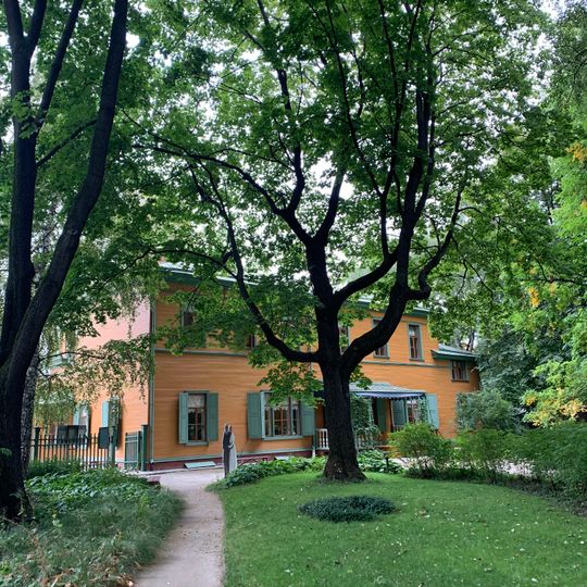 Улица Льва Толстого 21