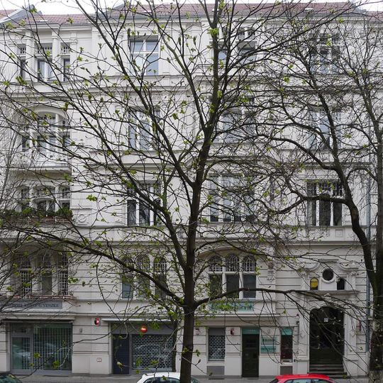 Mietshaus & Laden Fasanenstraße 71