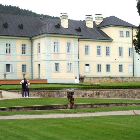 Kašna v zámecké zahradě v Manětíně