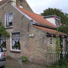 Huis met tuitgevel