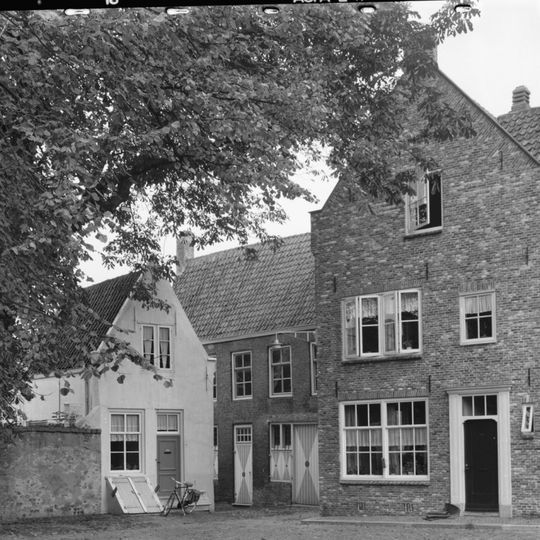 Pakhuis op de hoek van de kleine heerenstraat