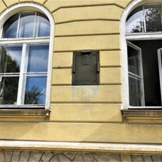 Pamětní deska Václava Záruby ns budově radnice v Čelákovicích