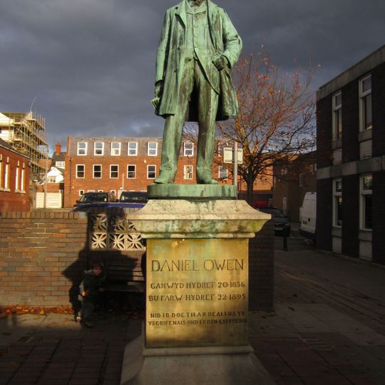 Statue of Daniel Owen