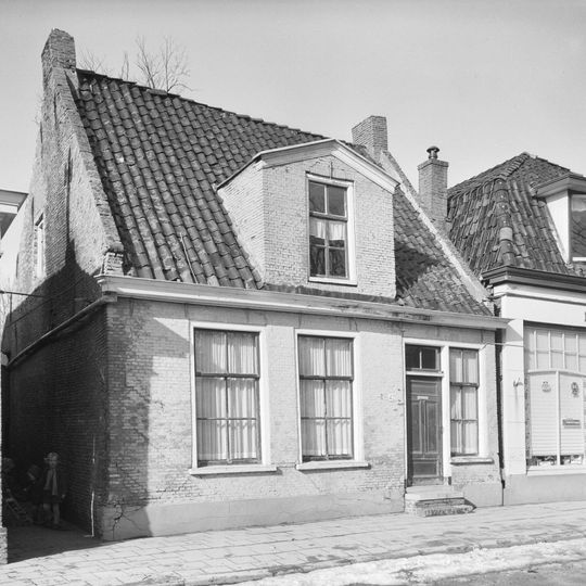 Tsjerkebuorren 42, Dronryp