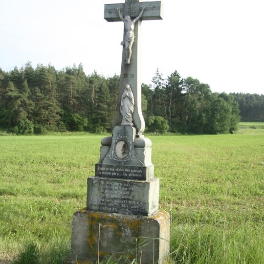 Kříž u křižovatky se silnicí 360 v Trnavě