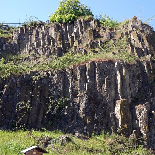 Aufgelassener Säulenbasalt-Steinbruch