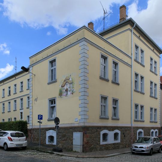 Wohnhaus in offener Bebauung Amtshof 1a; 1b; 1c