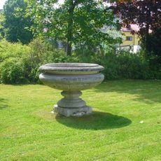 Kamenná mísa v parku Ostrov v Semilech