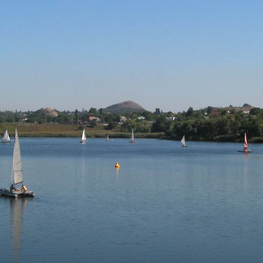 Nyzhniokalmiuske reservoir