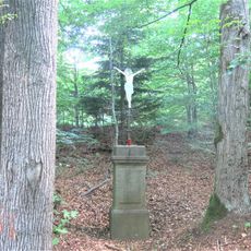 Kříž na rozcestí silnic východně od Mikulášovic