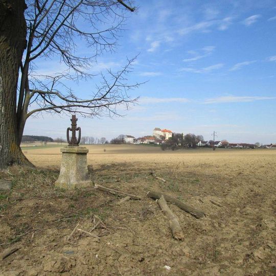 Kříž u zaniklé cesty u Kámena