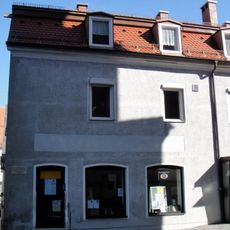 Kirchplatz 8