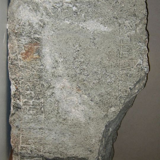 Upplands runinskrifter ATA322-4042-2009