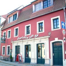 Pfefferküchlerei Thomas; Wohnhaus in geschlossener Bebauung, mit Ladeneinbau Julius-Kühn-Platz 2