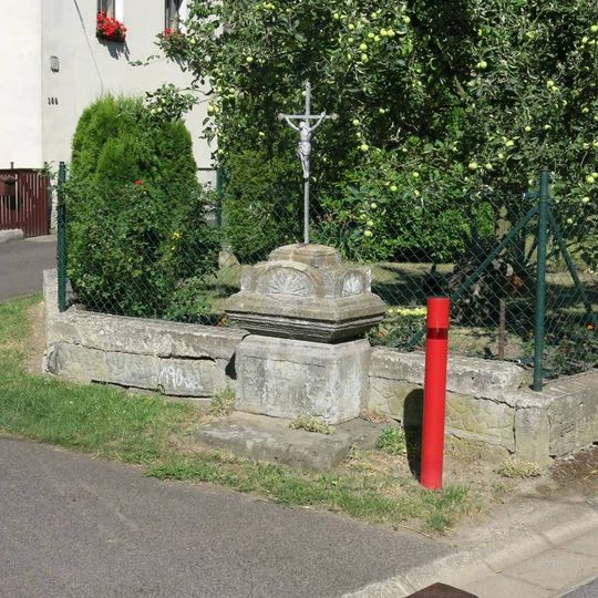 Kříž naproti poště v Blíževedlech