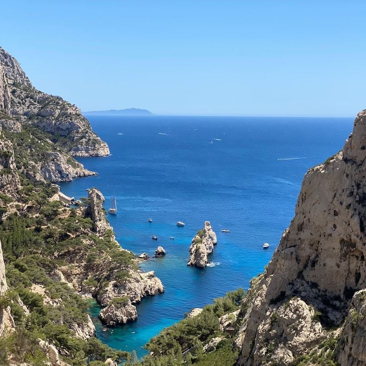 Plage de la Calanque de Sugiton