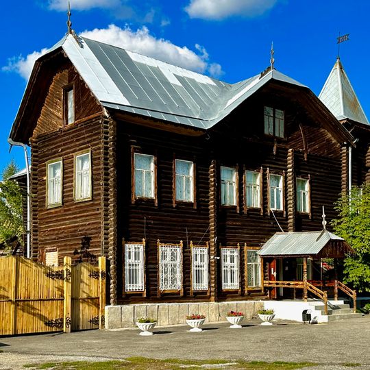 Museum building, Plast