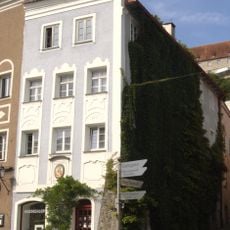 Wohn- und Geschäftshaus