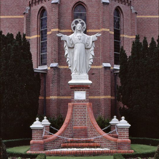 Statue of Sacred Heart of Jesus Christ
