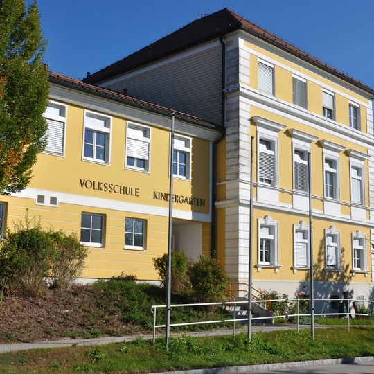 Volksschule und Kindergarten