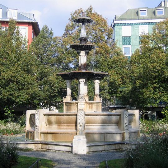 Glaspalast-Brunnen