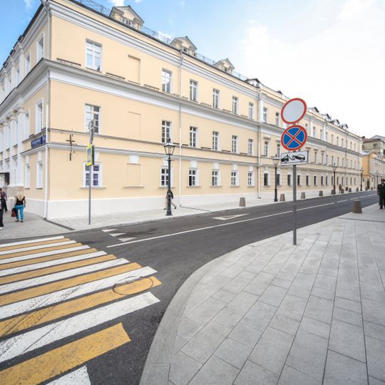 Жилой дом священнослужителей кремлёвских соборов с кельями Крестовоздвиженского монастыря