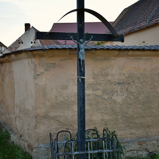 Kříž v Úlicích na návsi