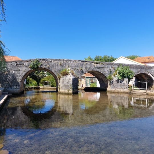 Ponte sobre o rio Anços