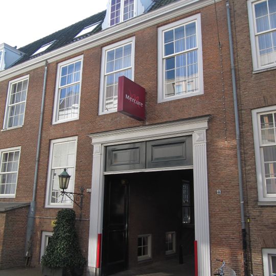 Hoekhuis van het 'noortse-bos-type'