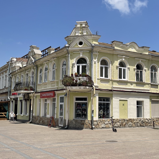 Дом 52 на проспекте Мира/ Дом 1 в Петровском переулке