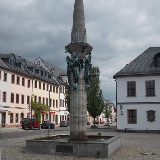 Marktbrunnen, zugleich Denkmal für die Gefallenen des 1. Weltkrieges Markt