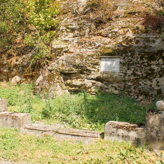 Pomník padlým v Nemrlově u silnice