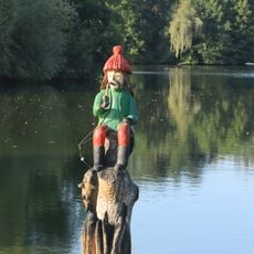 Socha Vodníka v rybníce Gbel