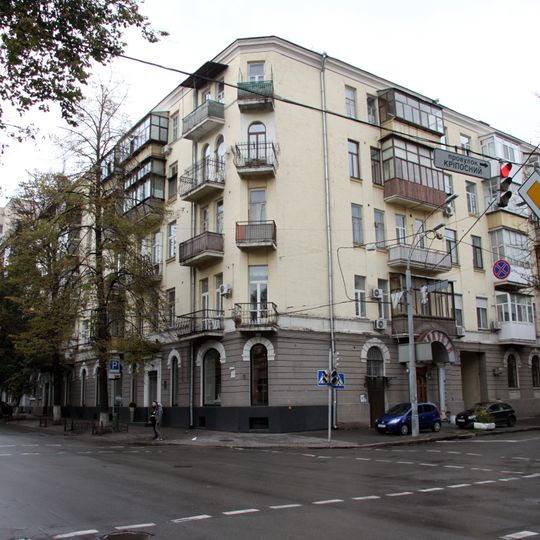 27/6 Instytutska Street, Kyiv