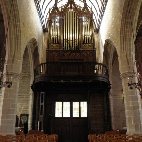 Pipe organ in Notre-Dame church in Vitré