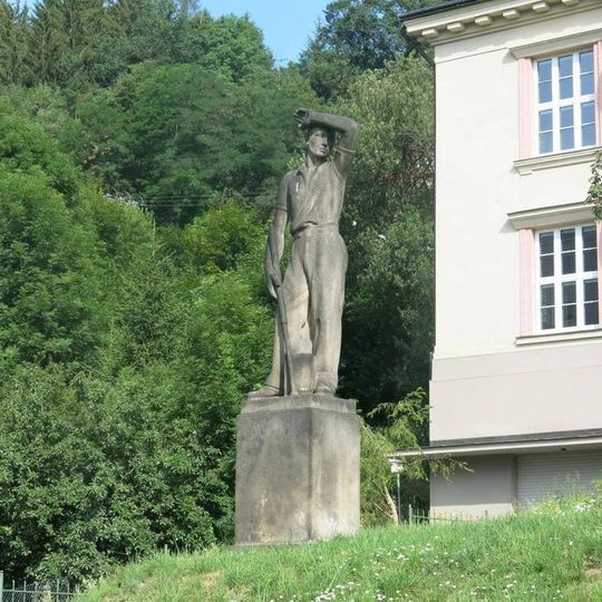 Socha skláře před sklářskou školou v Železném Brodě
