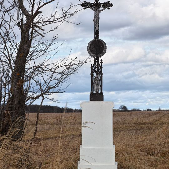 Kříž v poli