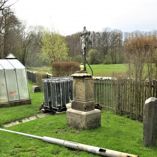 Kříž u domu 156 v Kunraticích u Cvikova
