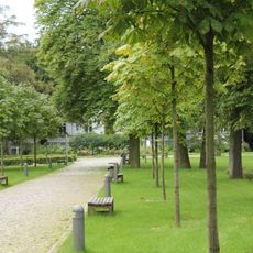 Herrenhaus des Gutes Amalienhof mit Vorhof, Wege und Pflanzenrondell Heerstraße 465, Weinmeisterhornweg 211