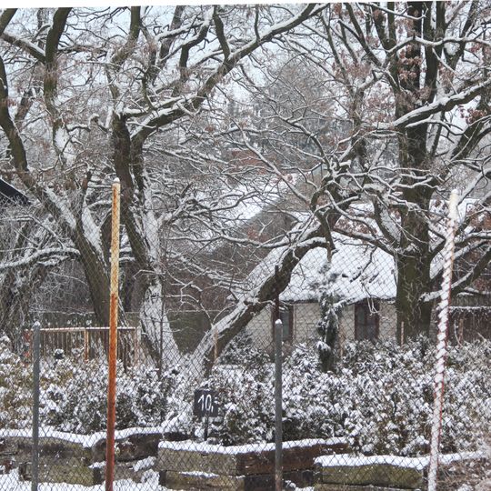 Zespół dworsko-folwarczny w Warszawie przy ulicy 1 sierpnia 11