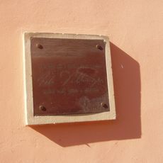 Pamětní deska Petra Dillingera na domě v Kostelní ulici v Českém Dubu