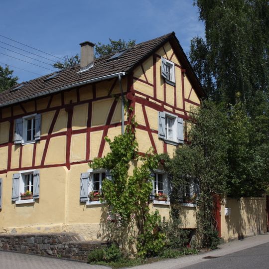 Hakenhof Sinziger Straße 9