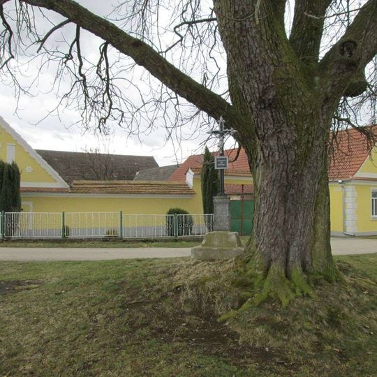 Kříž severně od Horních Kněžeklad